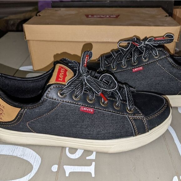 New in the box Men's Levis size 8 tennis shoes - Picture 6 of 12